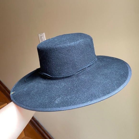 Felt wide brim hat with green and gold accent - Picture 2 of 4